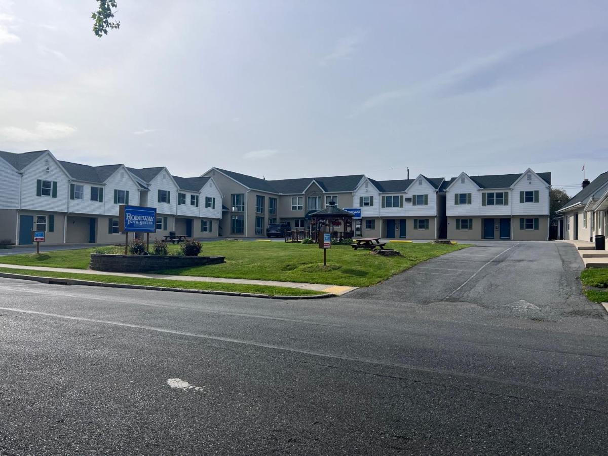 Rodeway Inn & Suites Хърши Екстериор снимка