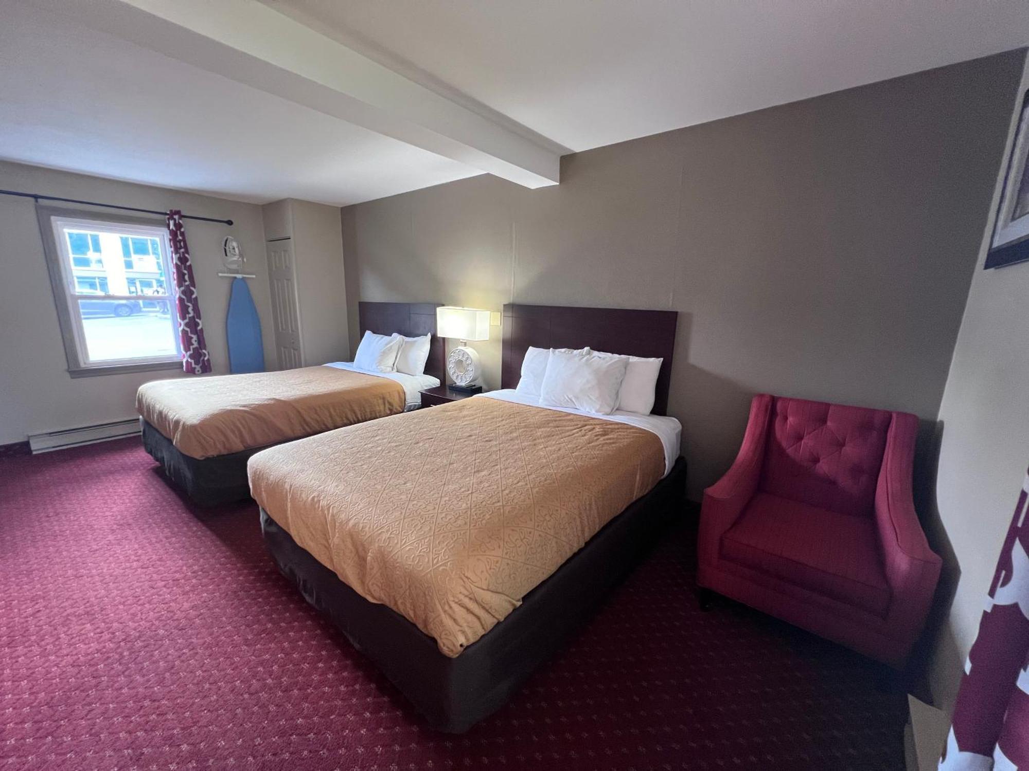 Rodeway Inn & Suites Хърши Екстериор снимка