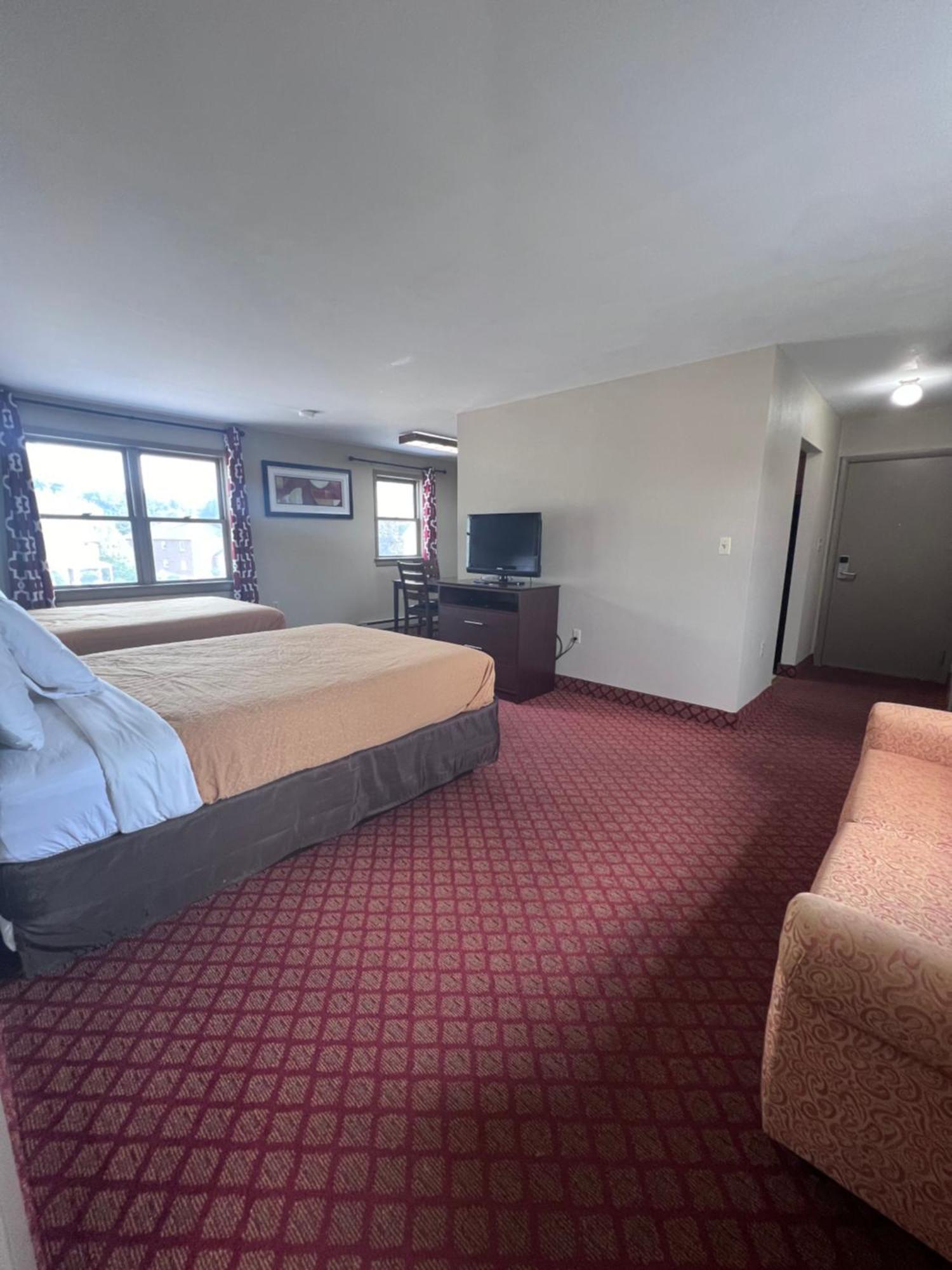 Rodeway Inn & Suites Хърши Екстериор снимка