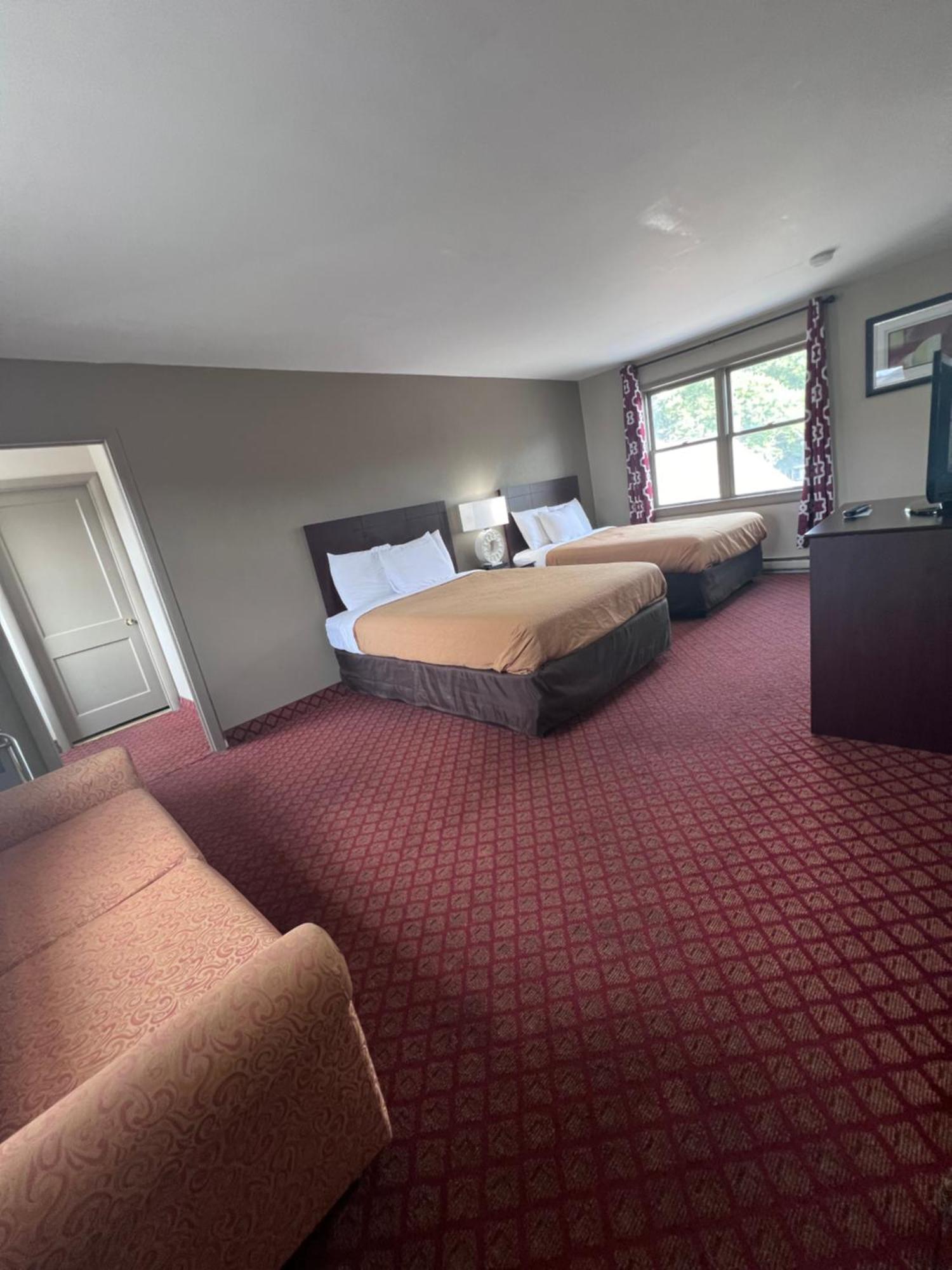 Rodeway Inn & Suites Хърши Екстериор снимка