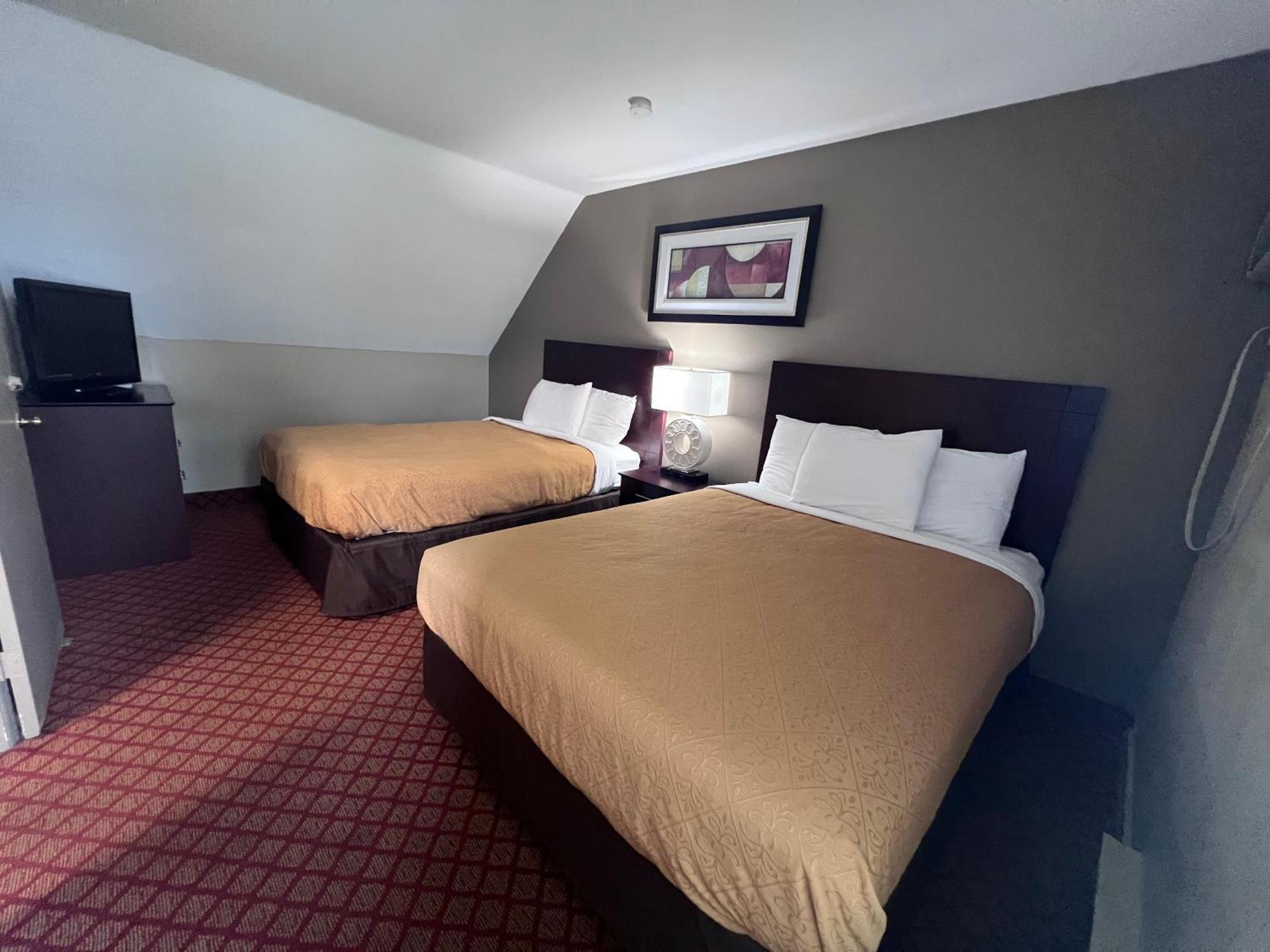 Rodeway Inn & Suites Хърши Екстериор снимка