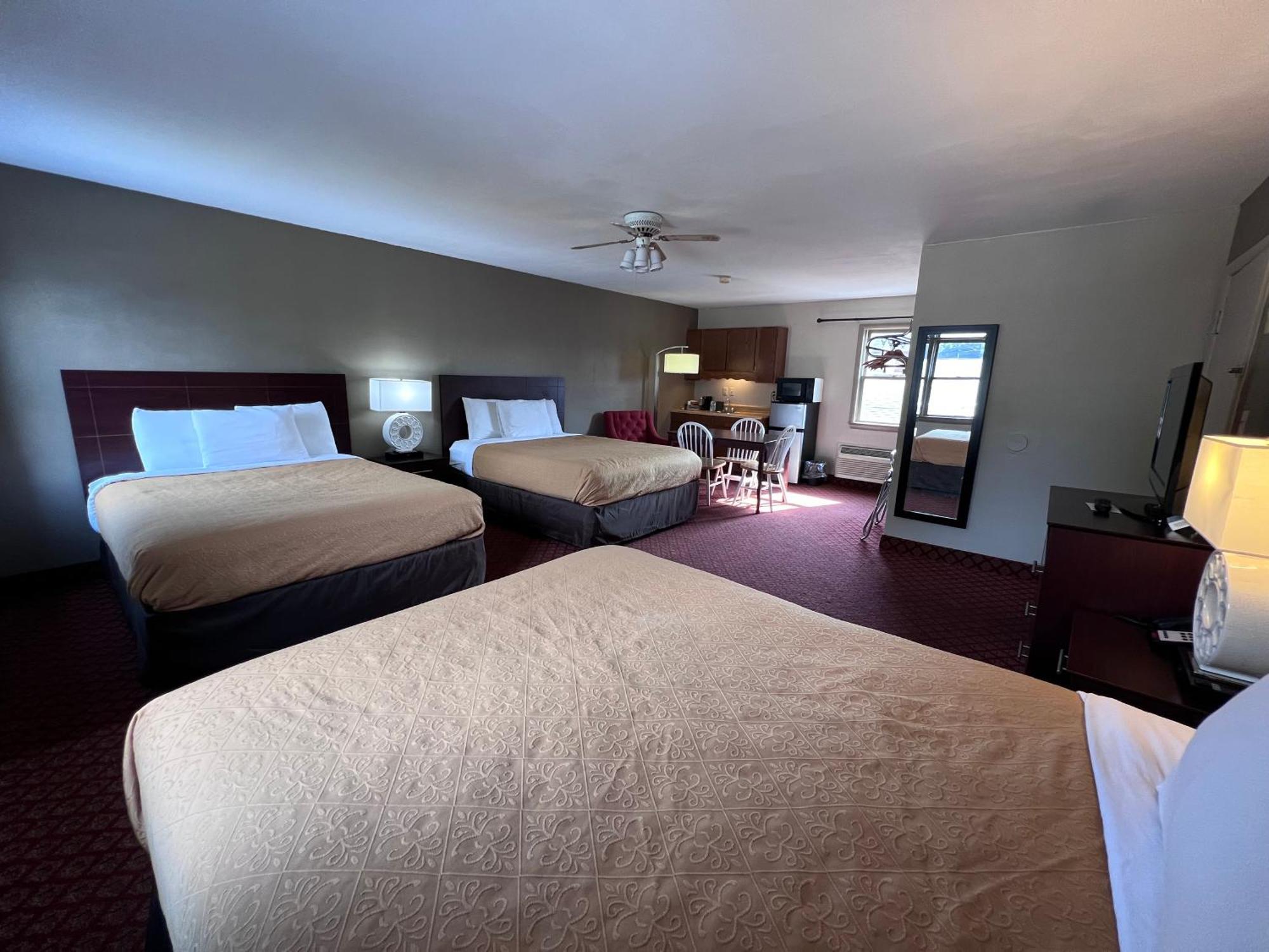 Rodeway Inn & Suites Хърши Екстериор снимка