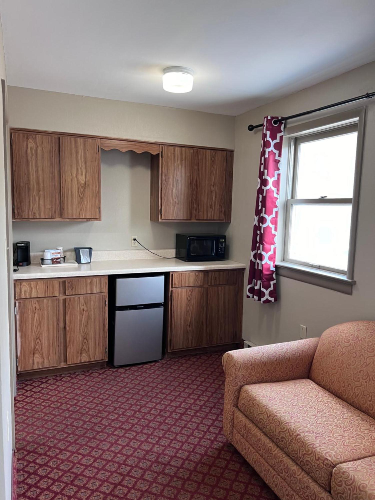 Rodeway Inn & Suites Хърши Екстериор снимка