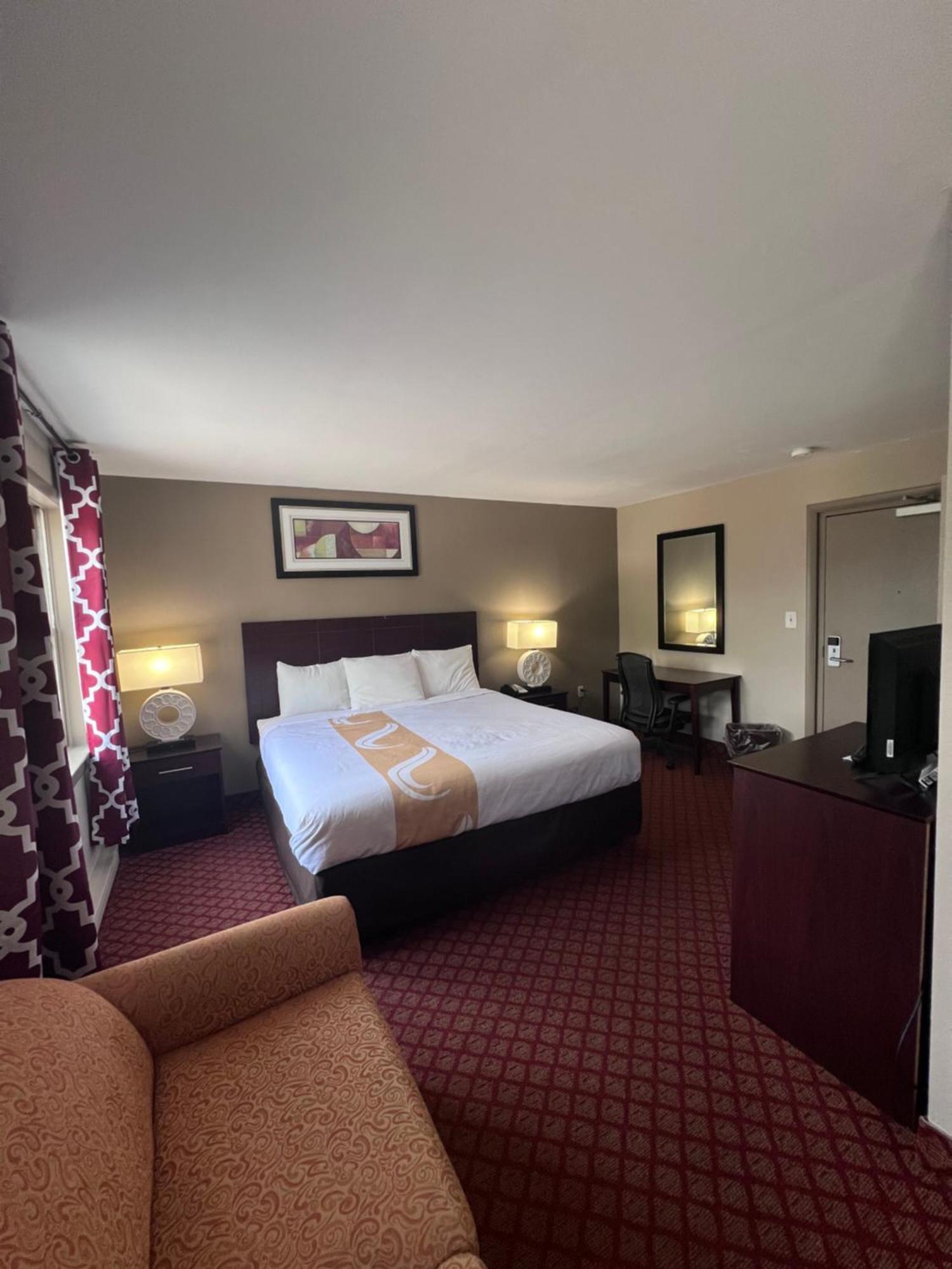 Rodeway Inn & Suites Хърши Екстериор снимка