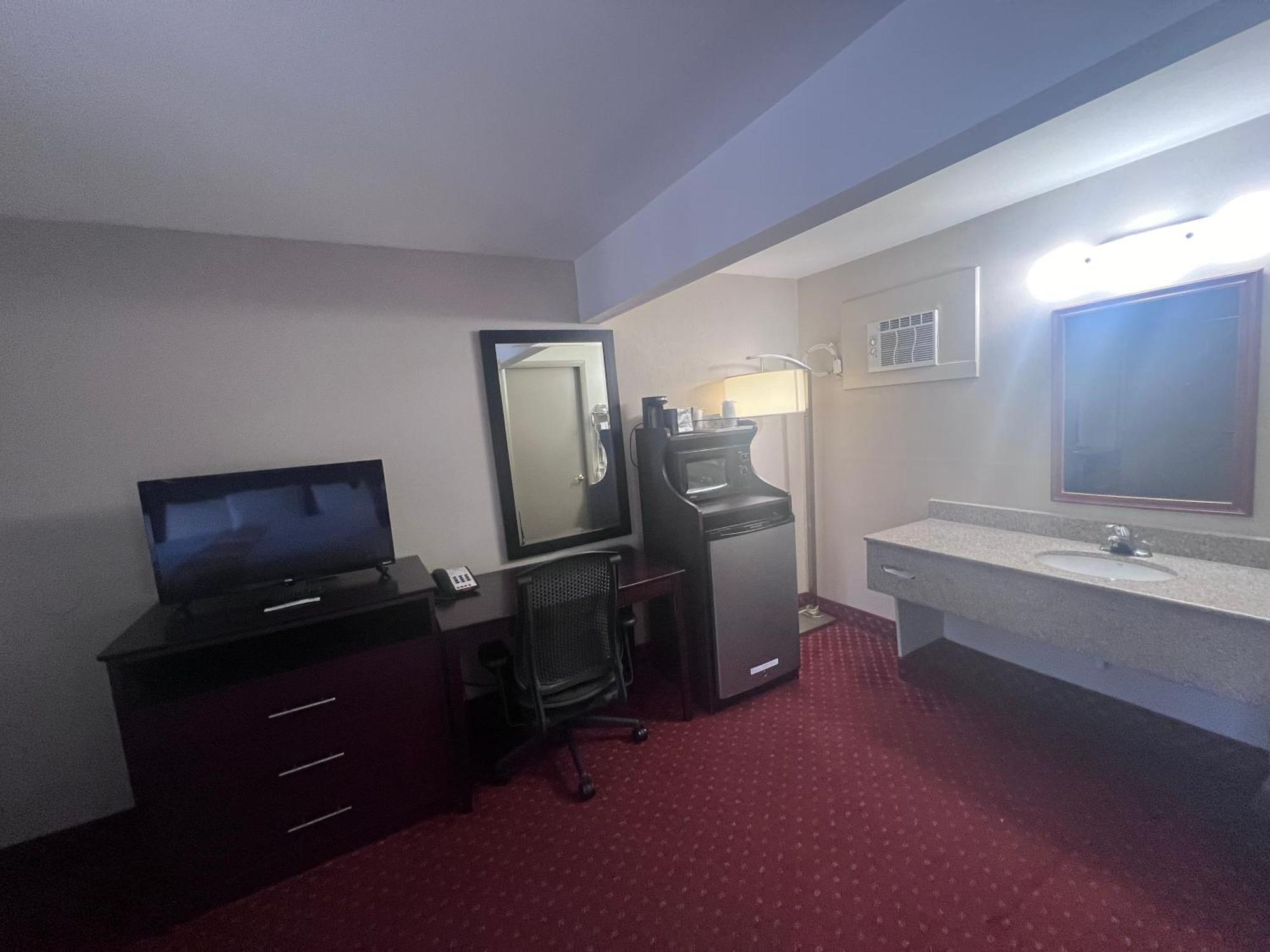 Rodeway Inn & Suites Хърши Екстериор снимка