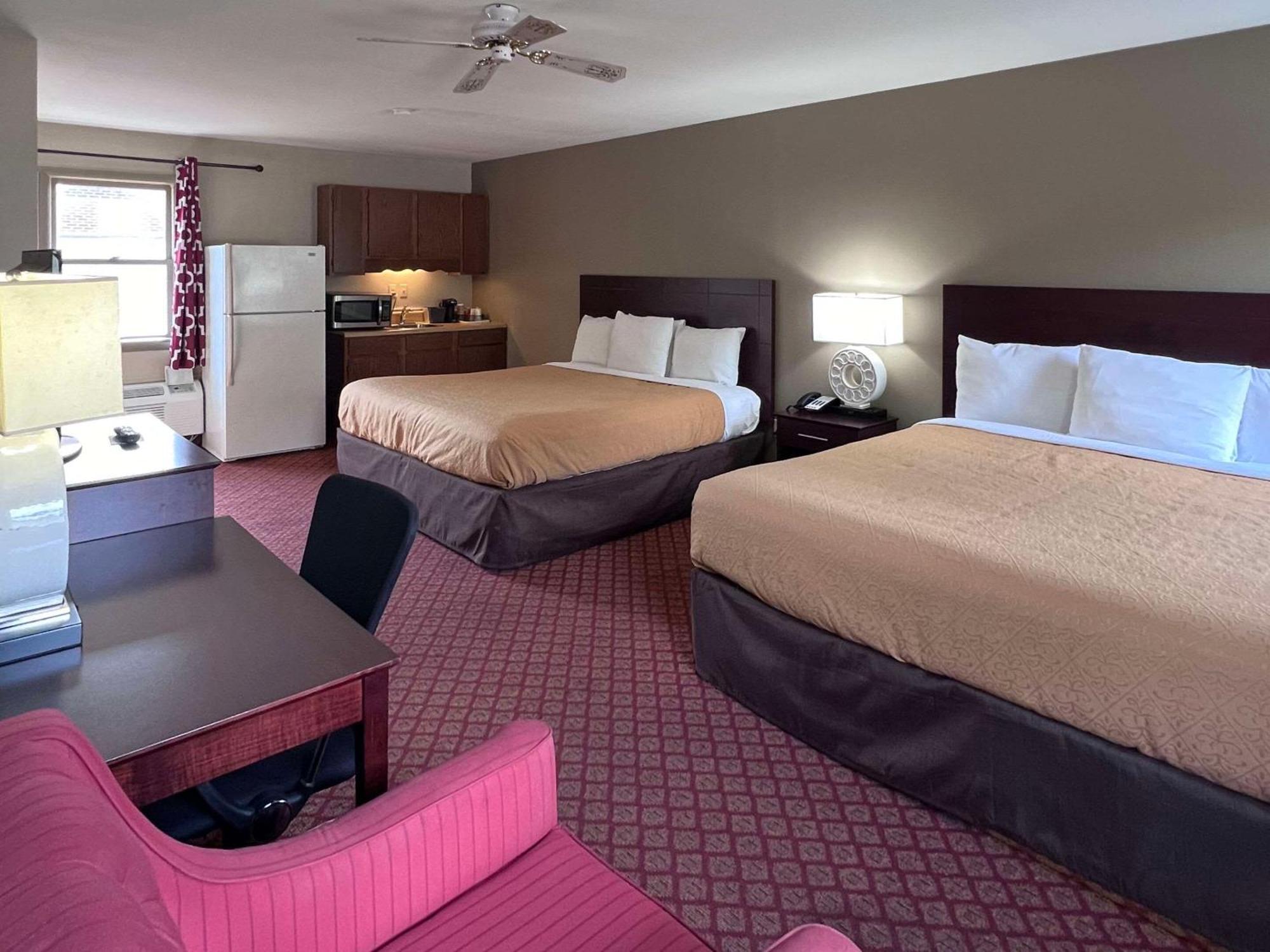Rodeway Inn & Suites Хърши Екстериор снимка