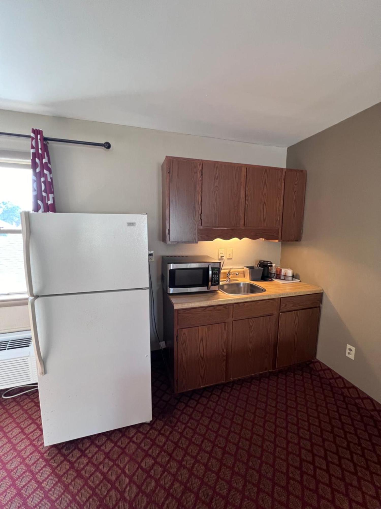 Rodeway Inn & Suites Хърши Екстериор снимка