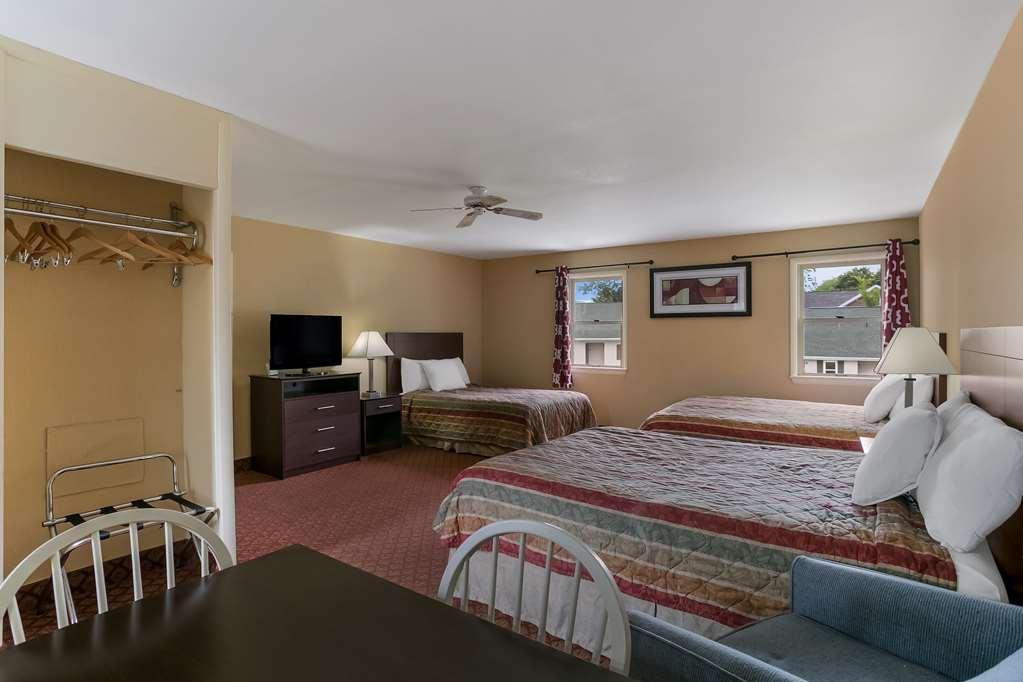 Rodeway Inn & Suites Хърши Стая снимка