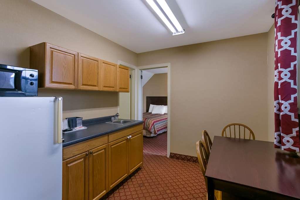 Rodeway Inn & Suites Хърши Стая снимка