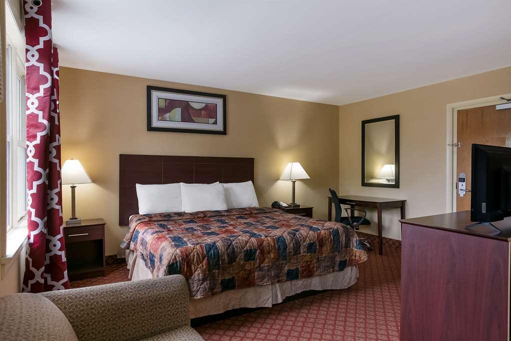 Rodeway Inn & Suites Хърши Стая снимка