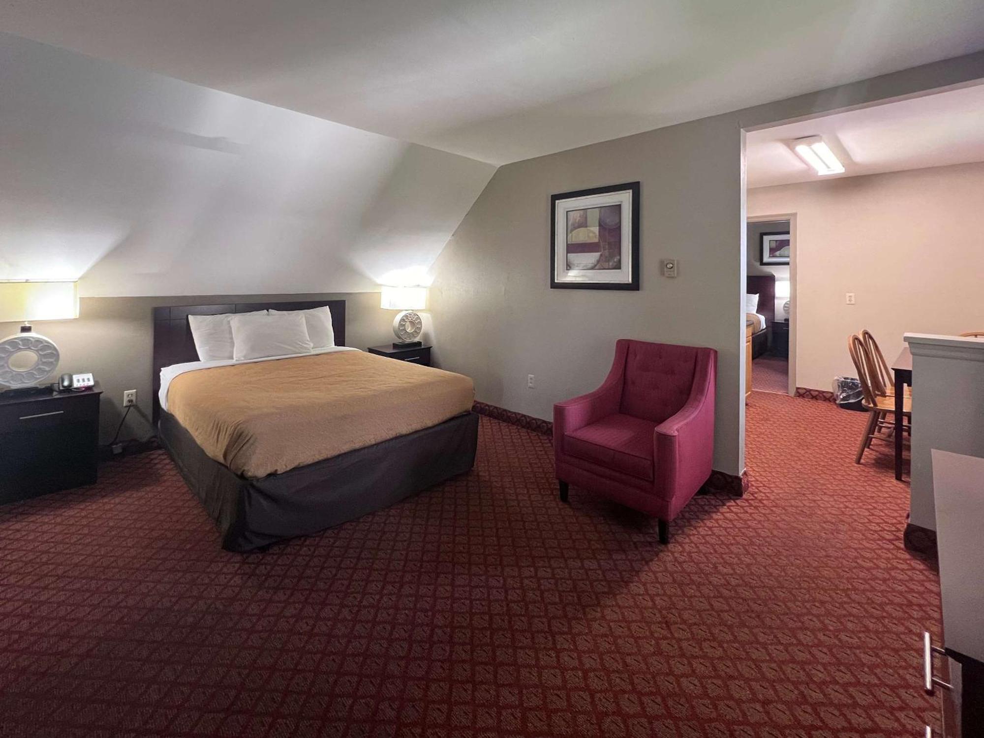 Rodeway Inn & Suites Хърши Екстериор снимка