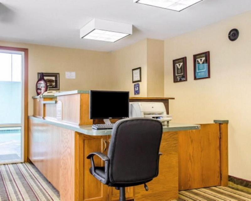 Rodeway Inn & Suites Хърши Екстериор снимка