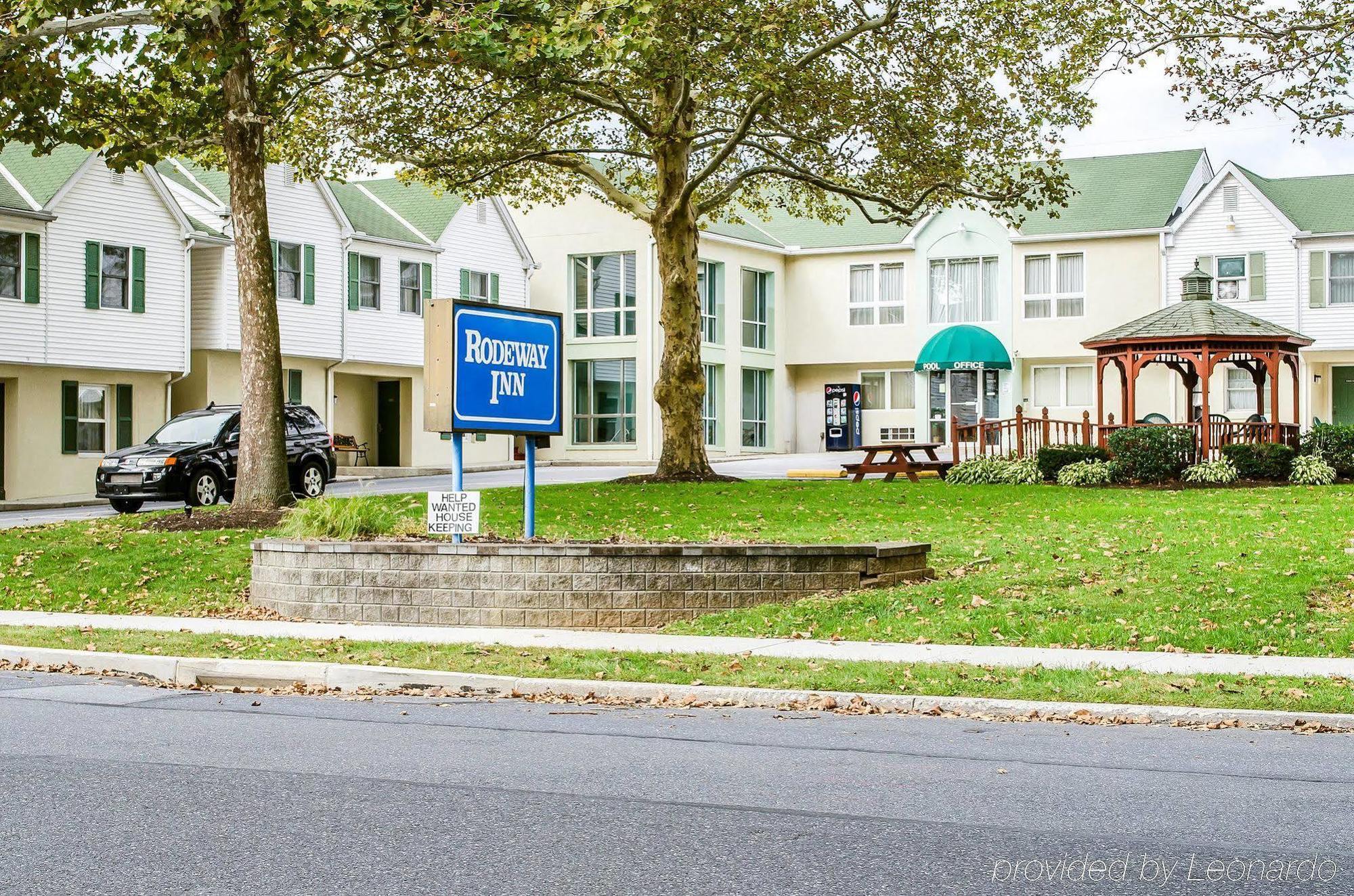 Rodeway Inn & Suites Хърши Екстериор снимка