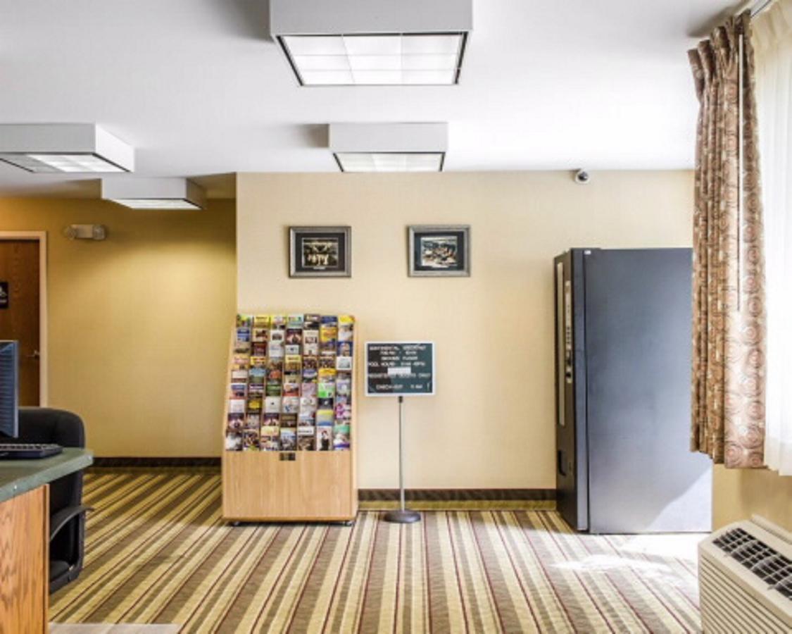 Rodeway Inn & Suites Хърши Екстериор снимка